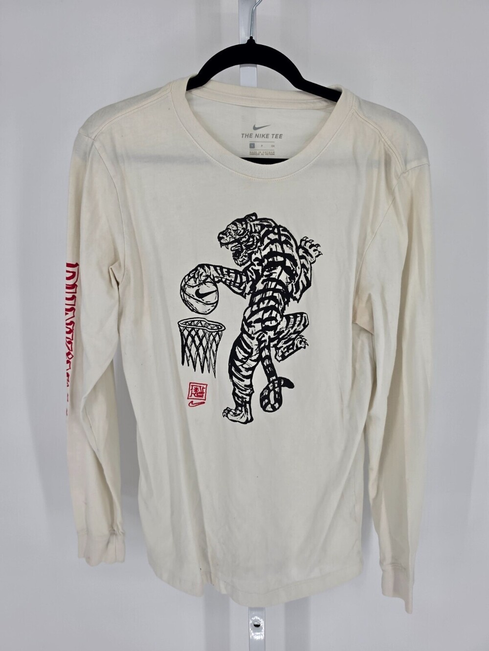 Nike Dunkin Master Basketball Long Sleeve Shirt Size S Tiger Graphic